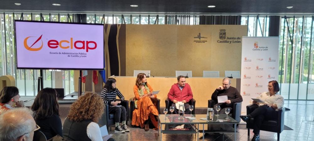 Imagen jornada mostrando los ponentes en una mesa redonda